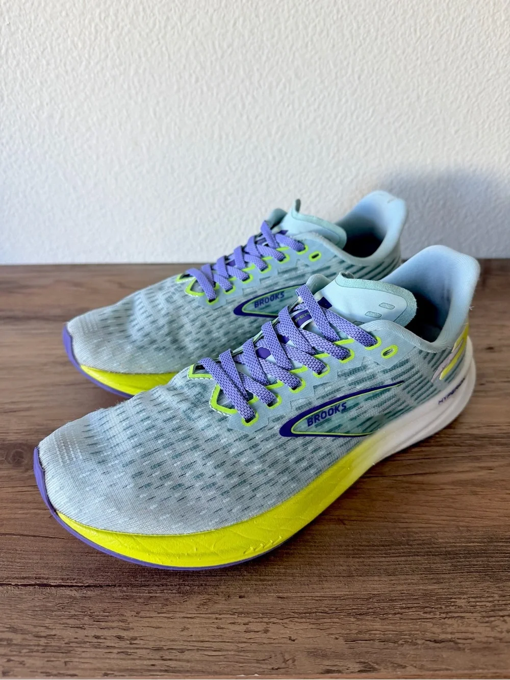 Brooks Women’s Hyperion Max Light Blue / Purple / Yellow (Size: 9-B Medium)